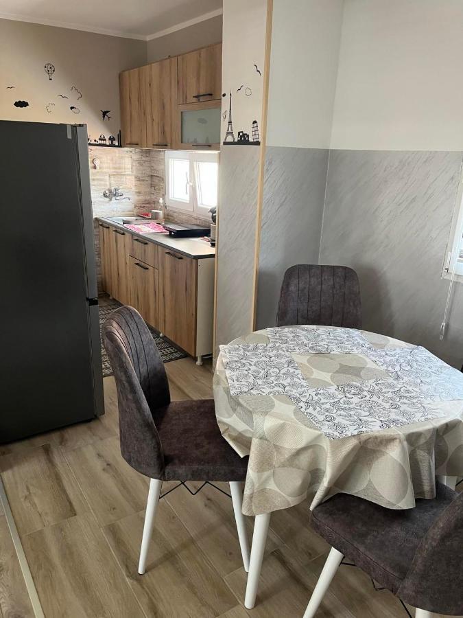 Apartman Petrov โดนยี มิลาโนวัซ ภายนอก รูปภาพ