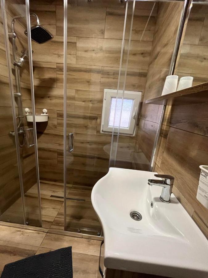 Apartman Petrov โดนยี มิลาโนวัซ ภายนอก รูปภาพ