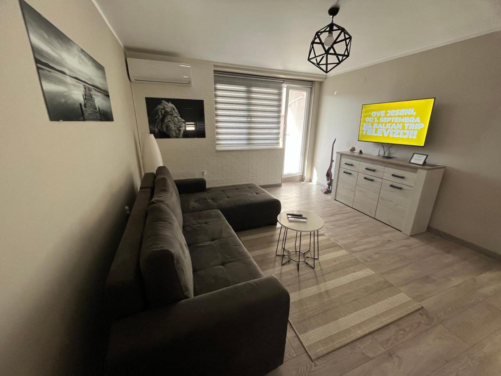 Apartman Petrov โดนยี มิลาโนวัซ ภายนอก รูปภาพ